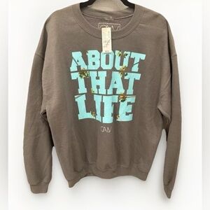 NWT Cali Love Graphic Women’s Large Pullover Crew Neck Sweatshirt Gray sweater